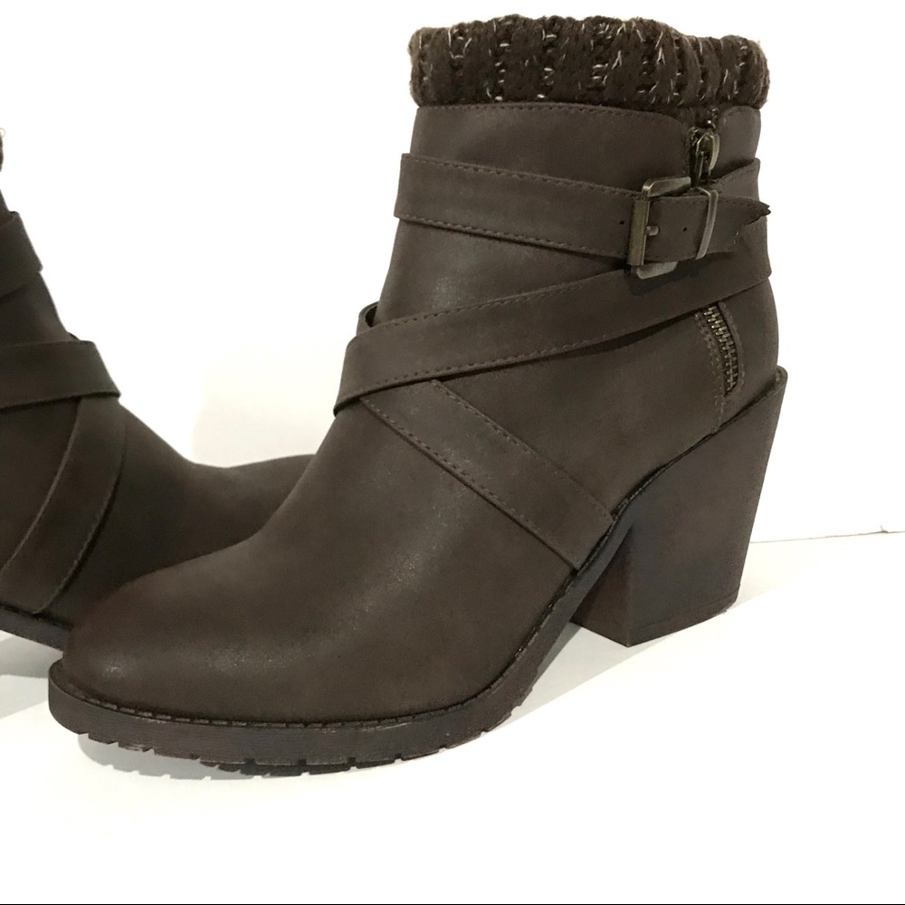 NWT Strappy Sweater Cuff Chunky Heel Ankle Boots - Picture 16 of 16